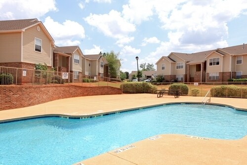 Robins Landing in Warner Robins, GA - Foto de edificio