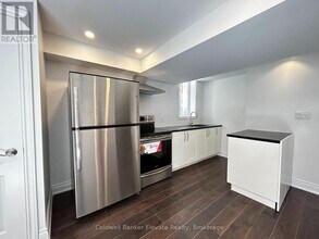 1070 Gorham Way in Milton, ON - Building Photo - Building Photo