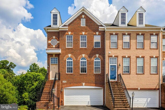 property at 2451 Silk Ct
