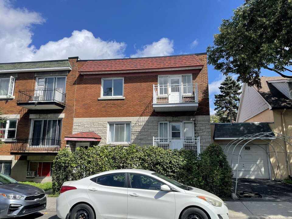 8653 D'outremont Av in Montréal, QC - Building Photo