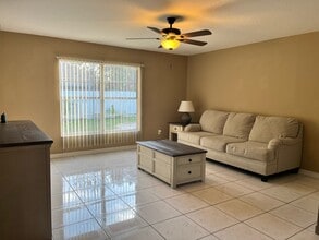 111 Rosewood Ct in Kissimmee, FL - Foto de edificio - Building Photo