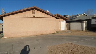 5844 Willard St in Las Vegas, NV - Building Photo