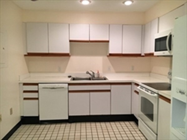 1265 Beacon St, Unit 902 in Brookline, MA - Building Photo