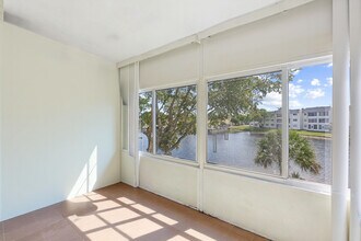 8130 Sunrise Lakes Blvd in Sunrise, FL - Building Photo - Building Photo