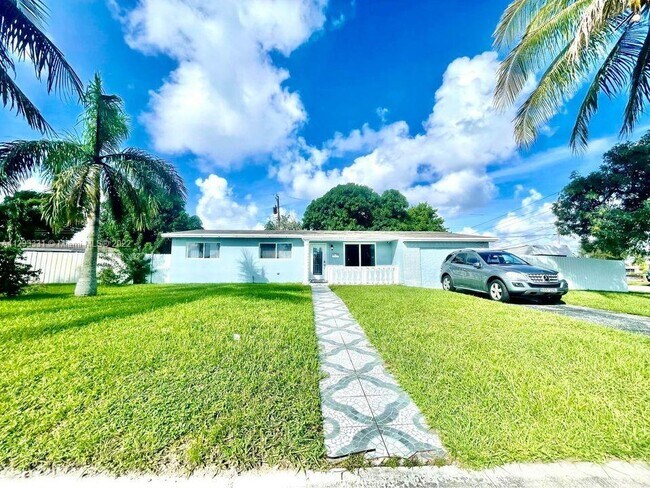 20200 NW 11th Ct-Unit -0 in Miami, FL - Building Photo - Building Photo