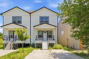 2218 Bringhurst St in Houston, TX - Building Photo