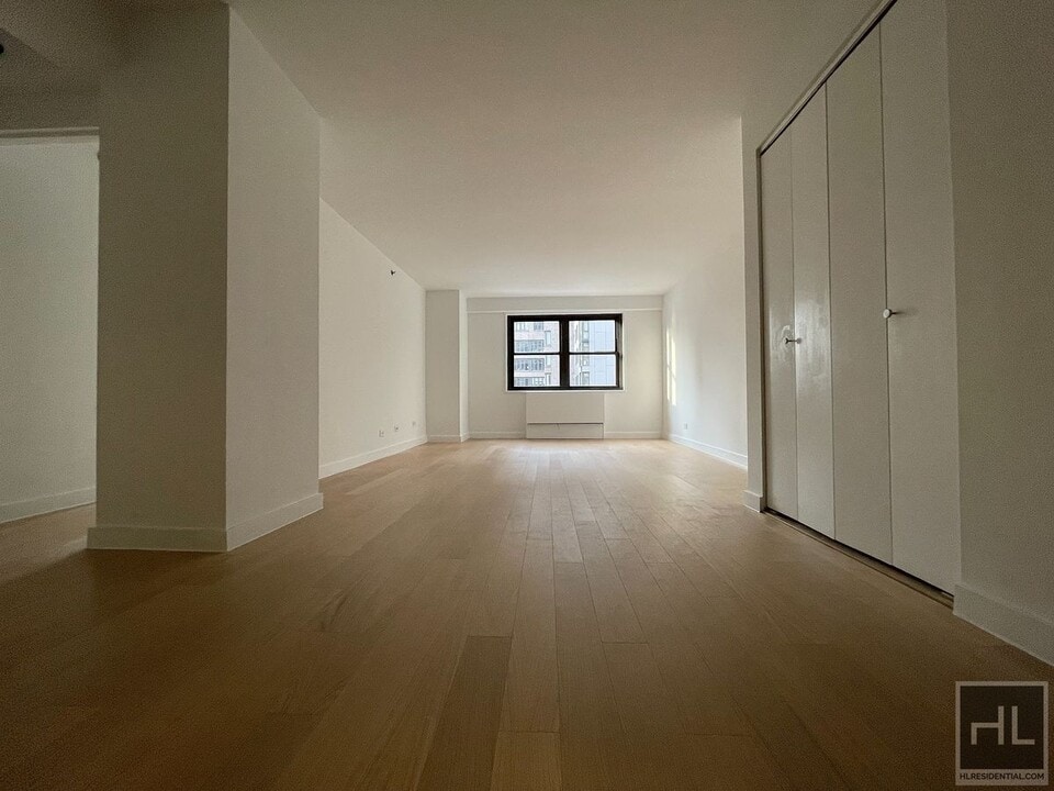 East 39th Street in New York, NY - Building Photo