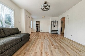 1007 N 1st St in Renton, WA - Building Photo - Building Photo