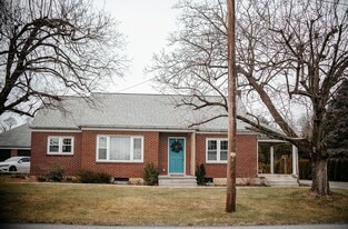 1104 Anderson Ferry Rd in Mount Joy, PA - Building Photo