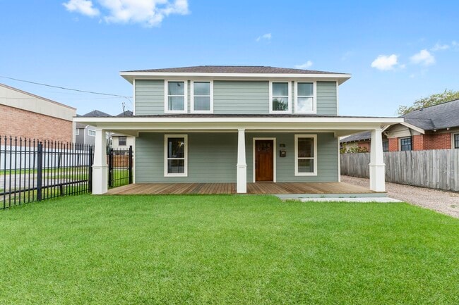 property at 1507 N Durham Dr