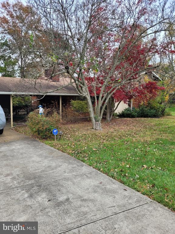 3743 Chain Bridge Rd in Fairfax, VA - Building Photo - Building Photo