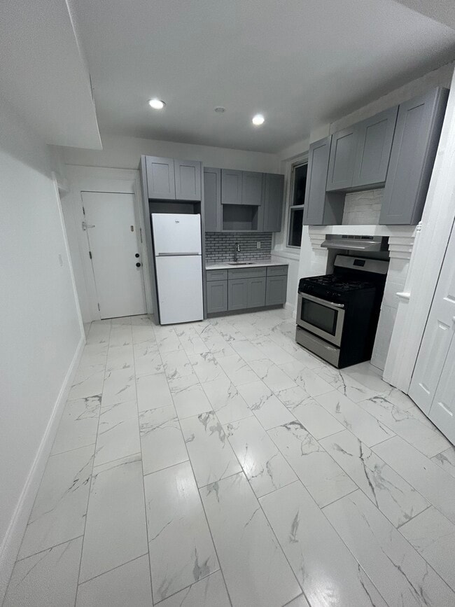 8 Elm St, Unit 2