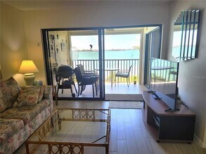 6287 Bahia Del Mar Cir N, Unit 311 in St. Petersburg, FL - Building Photo - Building Photo