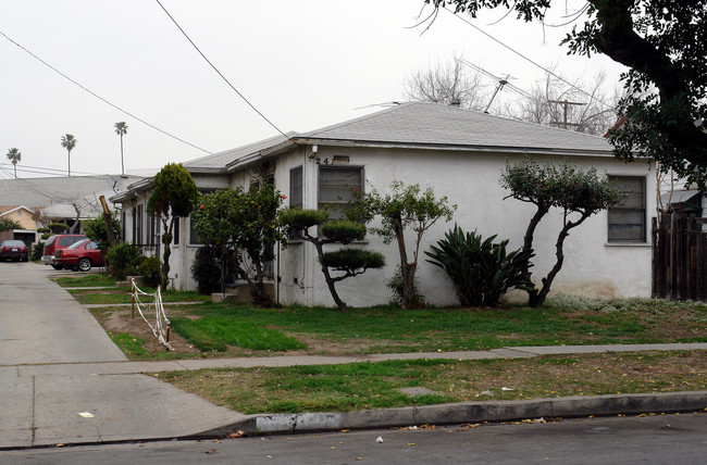 241 E Buckthorn St in Inglewood, CA - Building Photo - Building Photo