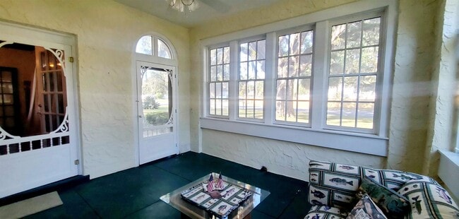 property at 704 N Jefferson St