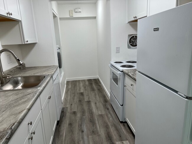 property at 2114 Pauline Blvd