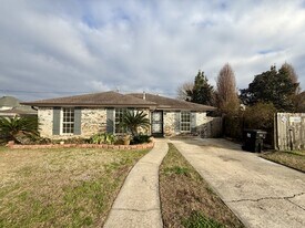 3617 Charles Dr in Chalmette, LA - Building Photo