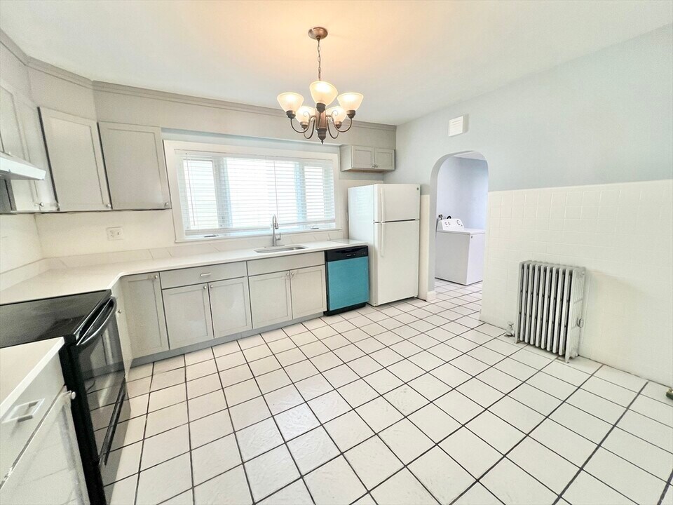 140 Ferry St in Everett, MA - Building Photo