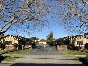 122-130 Vera Ave in Redwood City, CA - Building Photo - Building Photo