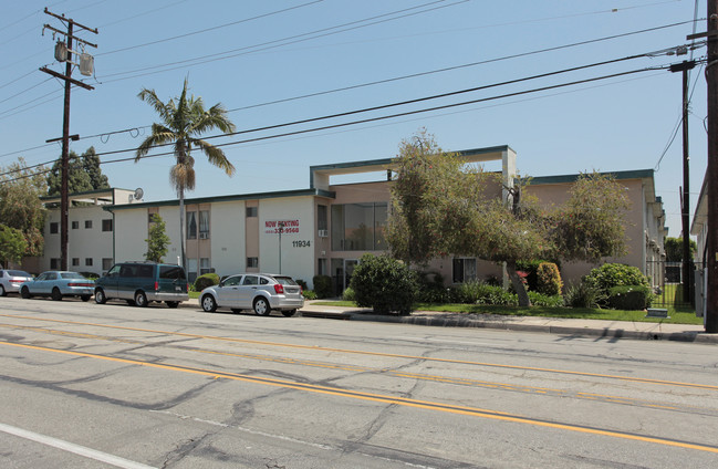 River Garden Apartments in Downey, CA - Foto de edificio - Building Photo