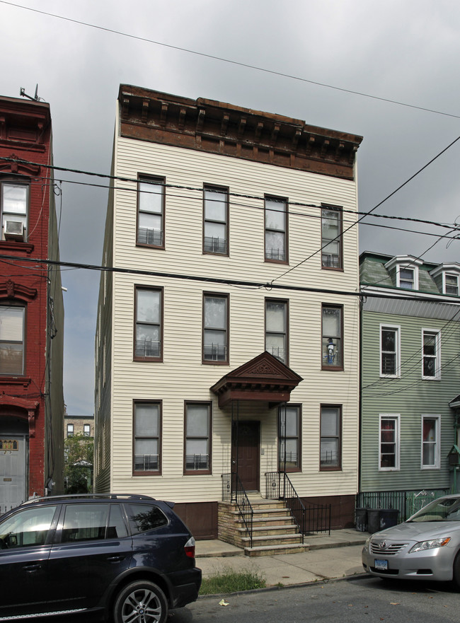 261 Whiton St in Jersey City, NJ - Building Photo - Building Photo