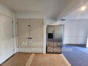 1301 Pineview Dr in Columbia, SC - Building Photo - Building Photo