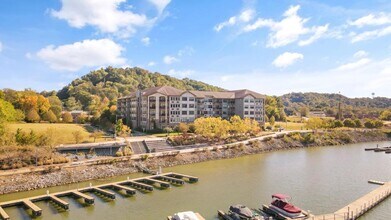 445 W Blount Ave, Unit 105 in Knoxville, TN - Foto de edificio - Building Photo