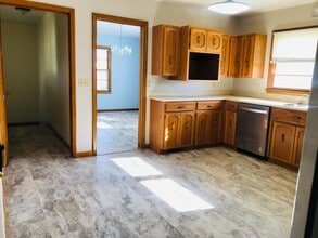 1104 9th St NW in Minot, ND - Building Photo - Building Photo