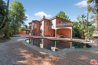 4536 Vanalden Ave in Los Angeles, CA - Building Photo - Building Photo