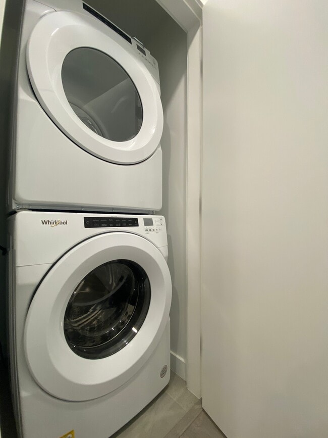 555 Sydney Av in Coquitlam, BC - Building Photo - Building Photo