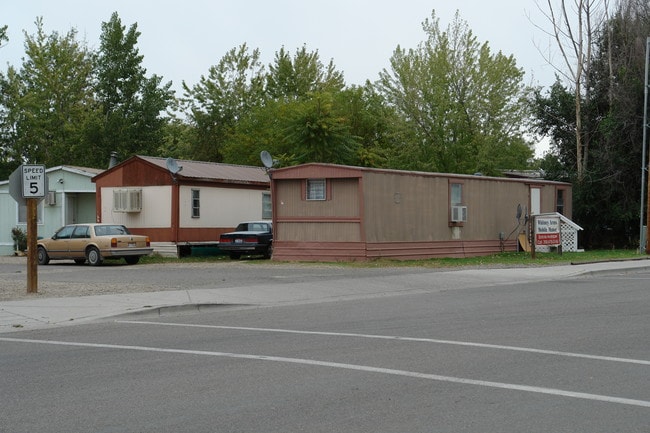 Whitney Arms Mobile Home Park in Payette, ID - Building Photo - Building Photo