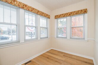 102 Park Pl in Libertyville, IL - Building Photo - Building Photo