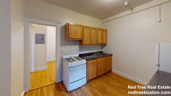 1810 Commonwealth Ave in Boston, MA - Building Photo