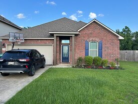 6448 Oaks Edge Dr in Zachary, LA - Building Photo