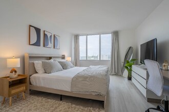 1000 West Ave in Miami Beach, FL - Foto de edificio - Building Photo