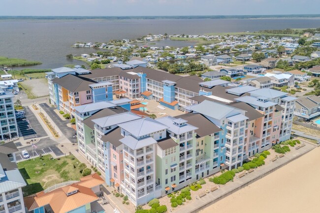 3700 Sandpiper Rd in Virginia Beach, VA - Foto de edificio - Building Photo