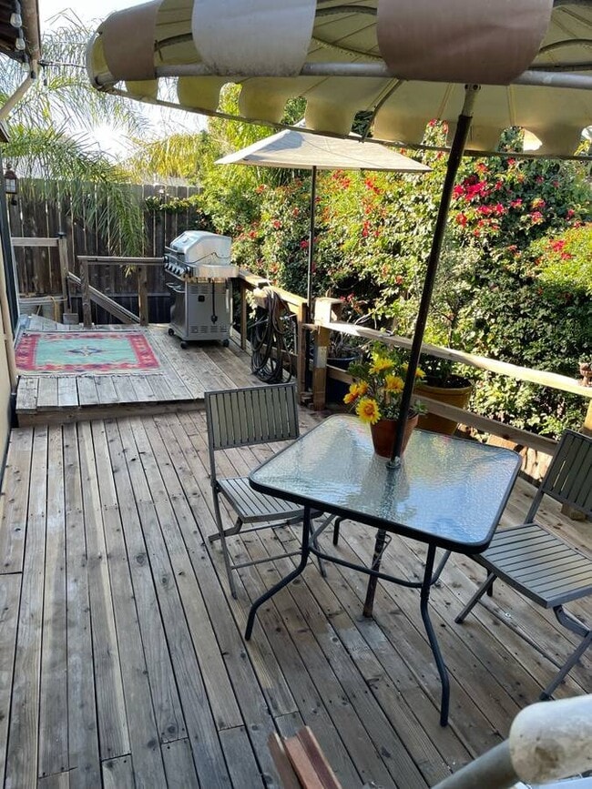 487 Lado De Loma Dr, Unit 1 in Vista, CA - Building Photo - Building Photo