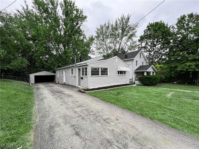 1764 S Heights Ave in Youngstown, OH - Building Photo - Building Photo
