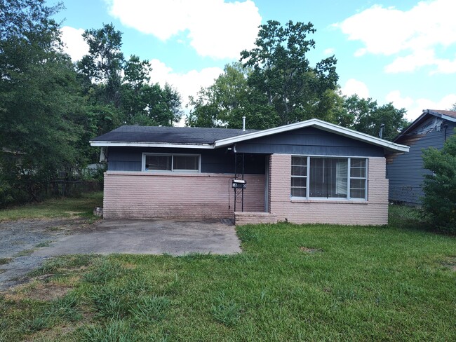 1640 Parry St in Beaumont, TX - Foto de edificio - Building Photo