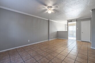 Ventana Ridge in Dallas, TX - Building Photo - Interior Photo