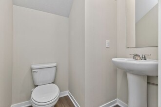 14256 Bentwood Dr in Urbandale, IA - Building Photo - Building Photo