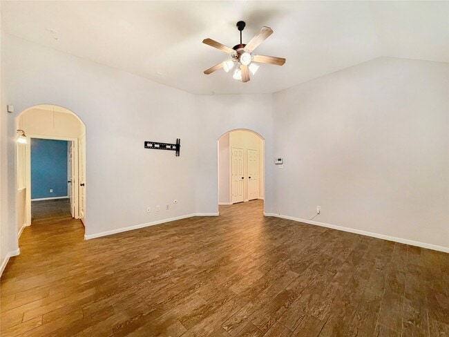 4710 Meadow Way Dr in Deer Park, TX - Building Photo - Building Photo