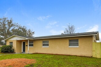 5664 Hillman Dr in Jacksonville, FL - Foto de edificio - Building Photo
