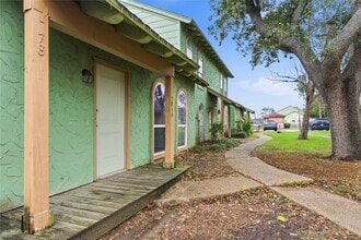 7859 Cook Rd in Houston, TX - Building Photo - Building Photo