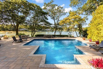 3693 Pine Neck Rd in Southold, NY - Building Photo - Building Photo