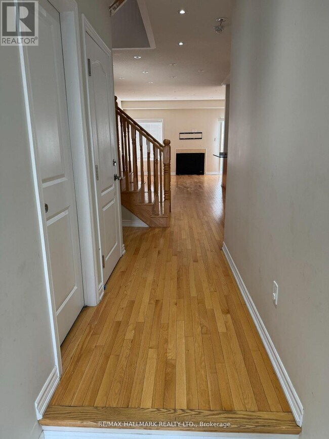 74 Lloyd Cres in Brampton, ON - Building Photo - Building Photo