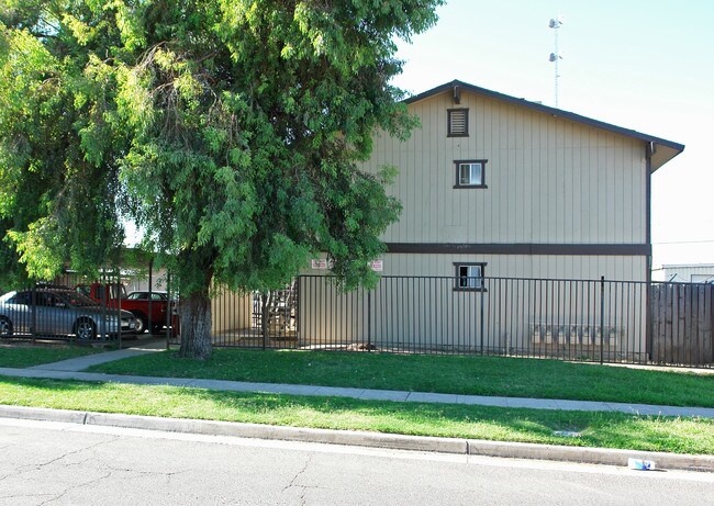 2621 W Fountain Way in Fresno, CA - Foto de edificio - Building Photo