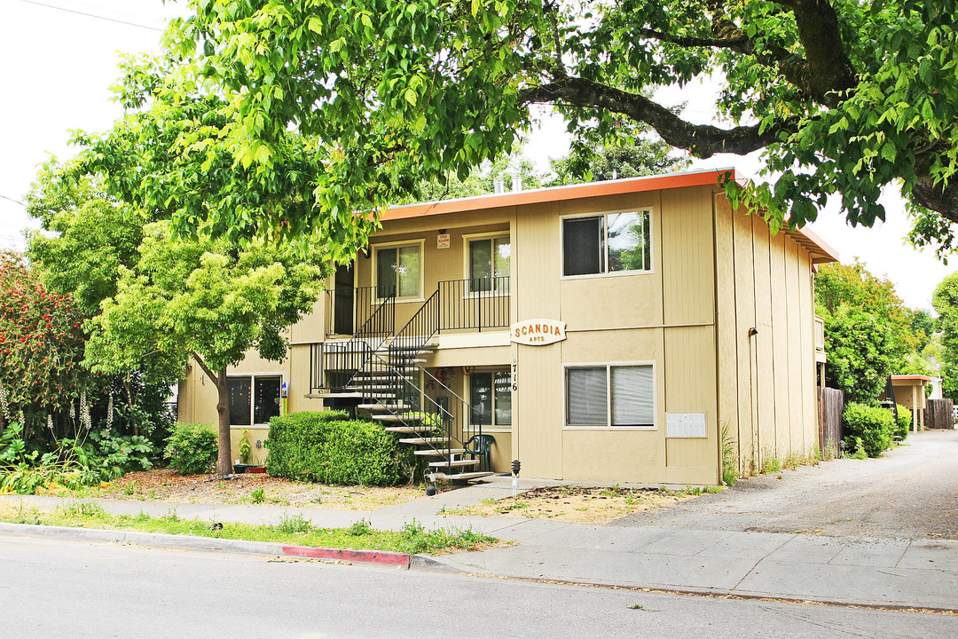 716 Humboldt St in Santa Rosa, CA - Building Photo