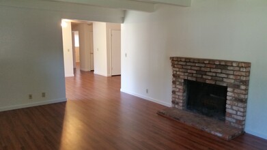 2935 Jolyn Way in Chico, CA - Building Photo - Interior Photo