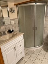 5827 41st Dr, Unit 1 Small Bedroom in Woodside, NY - Building Photo